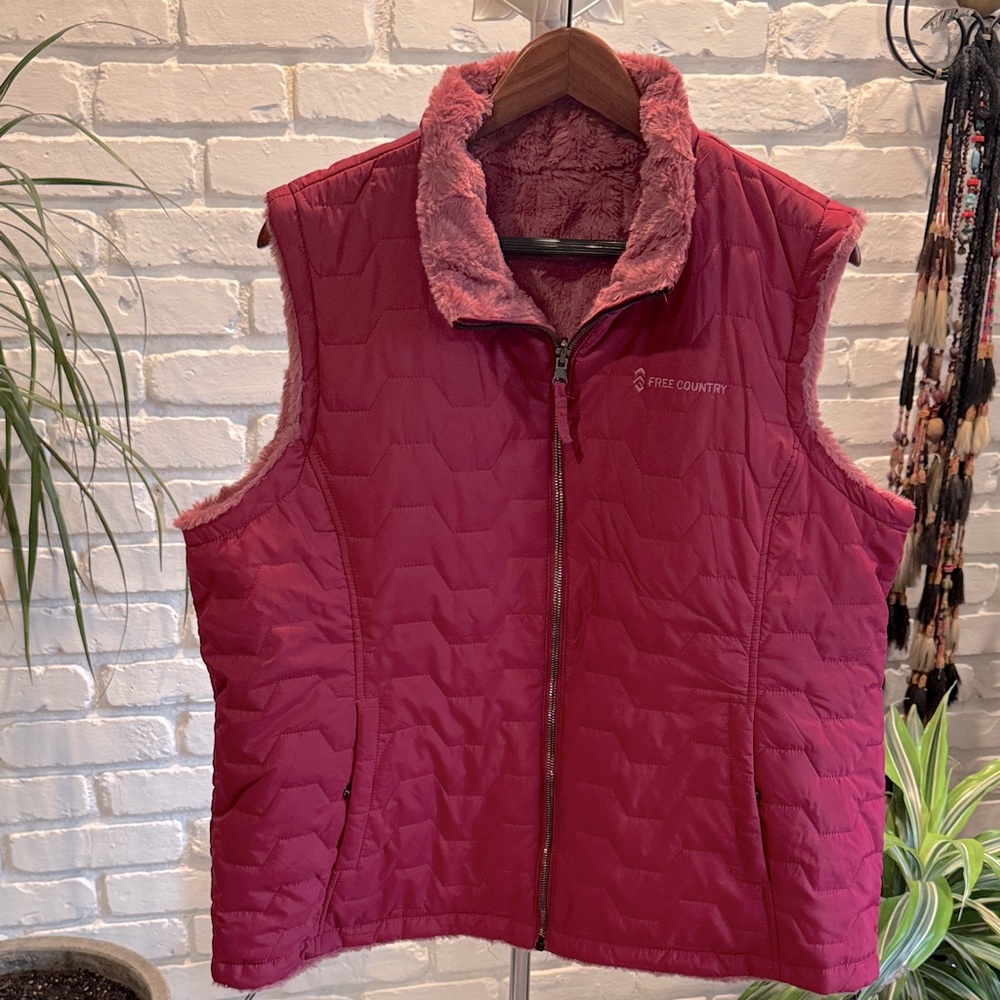 Free Country Women's Fuchsia Reversible Quilted Vest